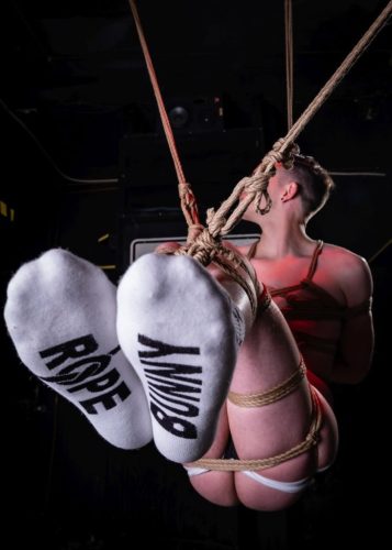 BUNNY ROPE - stylish white socks with a youthful rhythm
